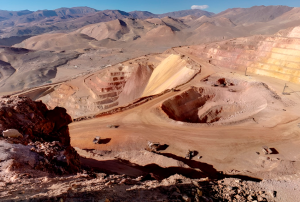 PROYECTO LOS CALATOS APUNTA A DESARROLLAR UN CLÚSTER MINERO EN MOQUEGUA CON ANGLO AMERICAN