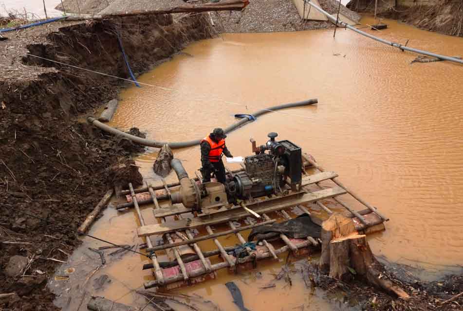 MINERÍA ILEGAL ACTÚA EN COMPLICIDAD CON LAS ONG