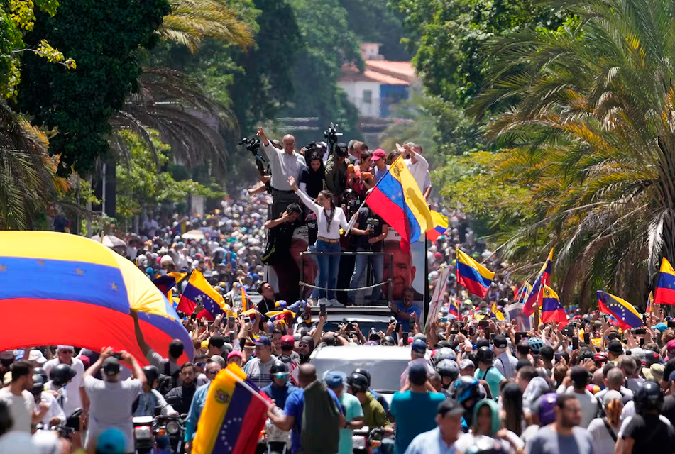 VENEZOLANOS SIGUEN APOYANDO A PESAR DE LA REPRESIÓN CHAVISTA