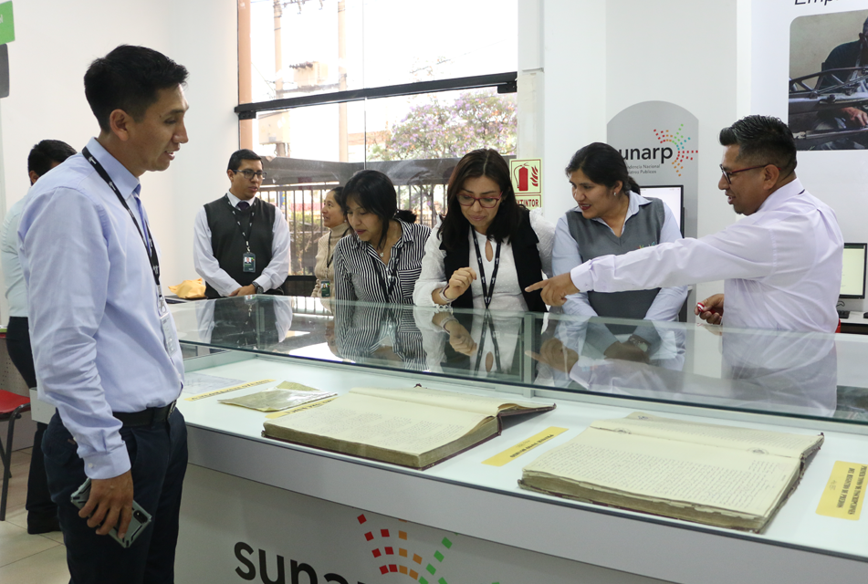 SUNARP EXHIBE PRIMER REGISTRO DE LA REGIÓN AYACUCHO QUE DATA DE 1897