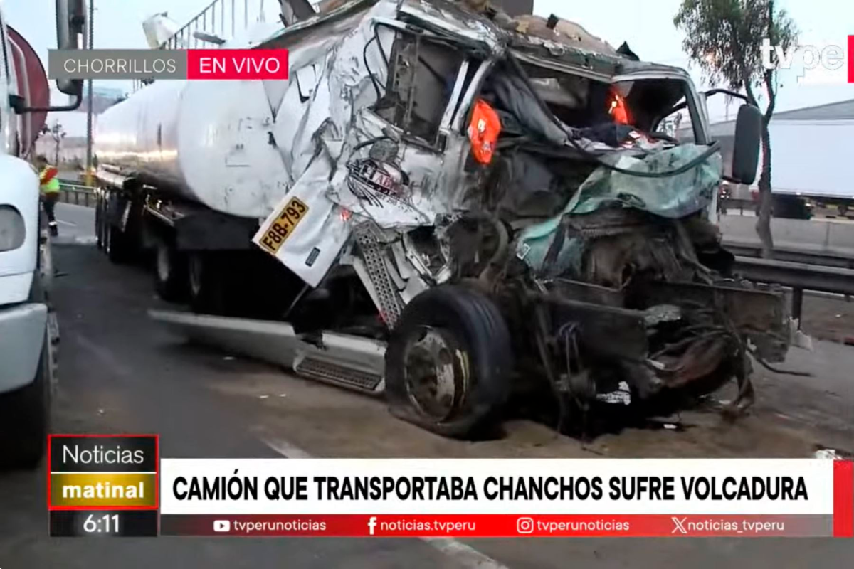 CHORRILLOS: TRÁNSITO RESTRINGIDO EN PANAMERICANA SUR POR ACCIDENTE DE DOS CAMIONES