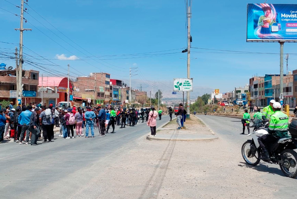 HUANCAYO: MANIFESTANTES INTENTAN BLOQUEAR LA CARRETERA CENTRAL POR PARO DE TRANSPORTISTAS