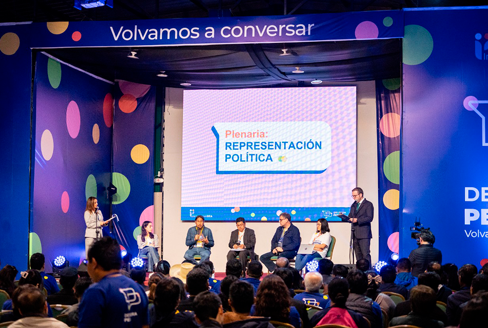 POR PRIMERA VEZ, CERCA DE 200 CIUDADANOS SE REUNIERON PARA DEBATIR SOBRE PARTICIPACIÓN Y REPRESENTACIÓN POLÍTICA