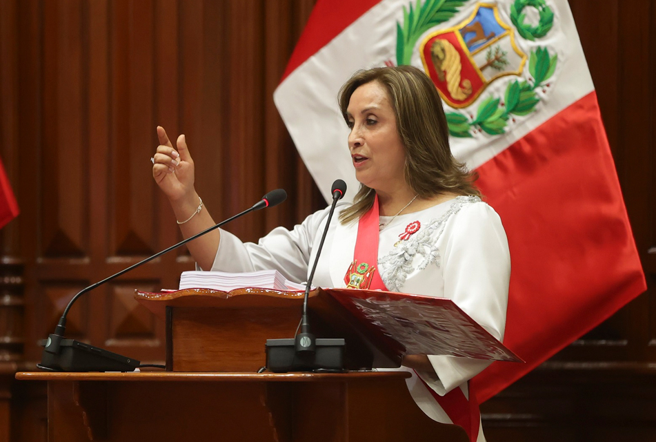 LA PRESIDENTA DINA BOLUARTE "VIVE UNA FANTASÍA", COMENTA ECONOMISTA