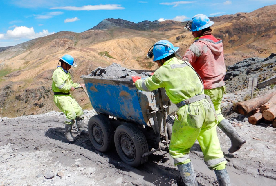 JIMENA SOLOGUREN: LA MINERÍA ARTESANAL ES UNA FUERZA IMPORTANTE PARA EL DESARROLLO DEL PAÍS