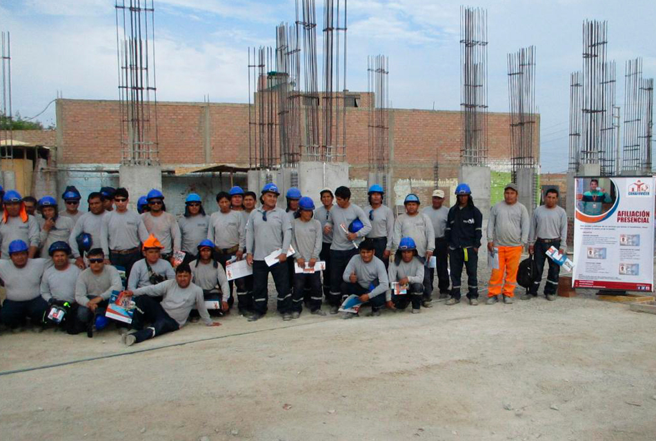 CONA BRINDA CARNÉ DE AFILIACIÓN DE MANERA GRATUITA PARA LOS TRABAJADORES EN CONSTRUCCIÓN CIVIL