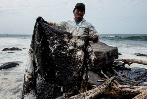 PIURA - TALARA: DESASTRE AMBIENTAL POR DERRAME DE HIDROCARBUROS DE PETROPERÚ AFECTA A MÁS DE 40 KILÓMETROS DE MAR Y PLAYAS