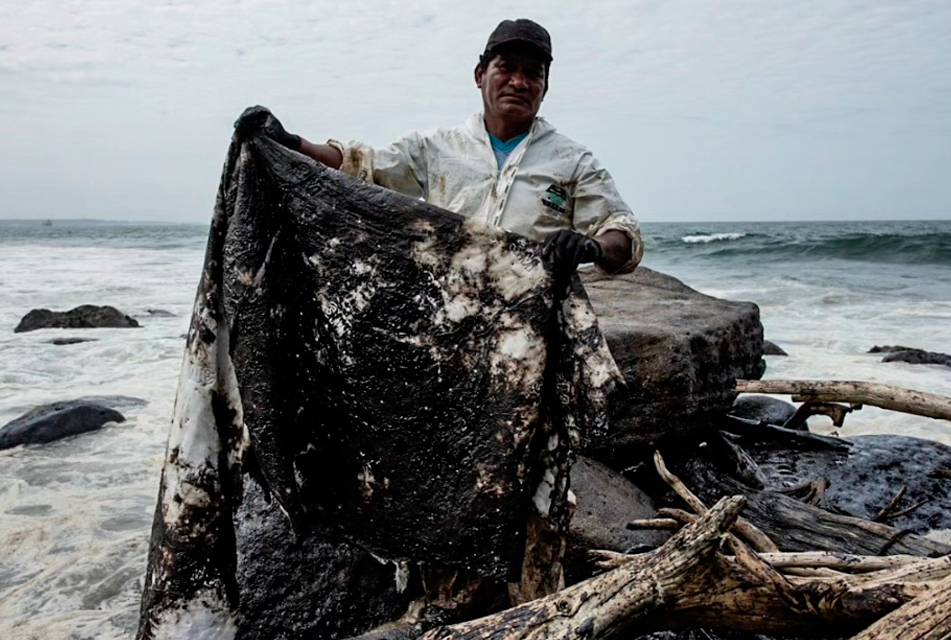 PIURA - TALARA: DESASTRE AMBIENTAL POR DERRAME DE HIDROCARBUROS DE PETROPERÚ AFECTA A MÁS DE 40 KILÓMETROS DE MAR Y PLAYAS