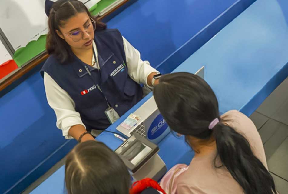 MIGRACIONES OTORGA CARNÉS DE EXTRANJERÍA Y ACTUALIZACIÓN DE RESIDENCIA A ESCOLARES