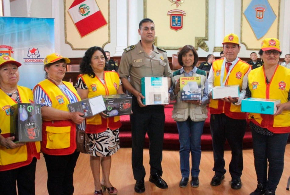 CHICLAYO: FORTALECEN SEGURIDAD CIUDADANA CON DONACIÓN DE EQUIPOS A JUNTAS VECINALES