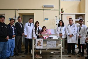 MINSA: HOSPITAL DOS DE MAYO IMPLANTA EL PRIMER DESFIBRILADOR SUBCUTÁNEO Y SALVAN LA VIDA DE UNA ADOLESCENTE