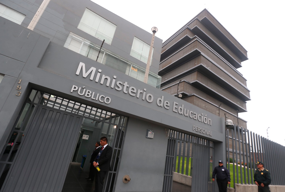 MINEDU OBLIGA A DOCENTES A ACATAR DÍAS NO LABORABLES A PESAR DE LA POSTERIOR SOBRECARGA DE TRABAJO