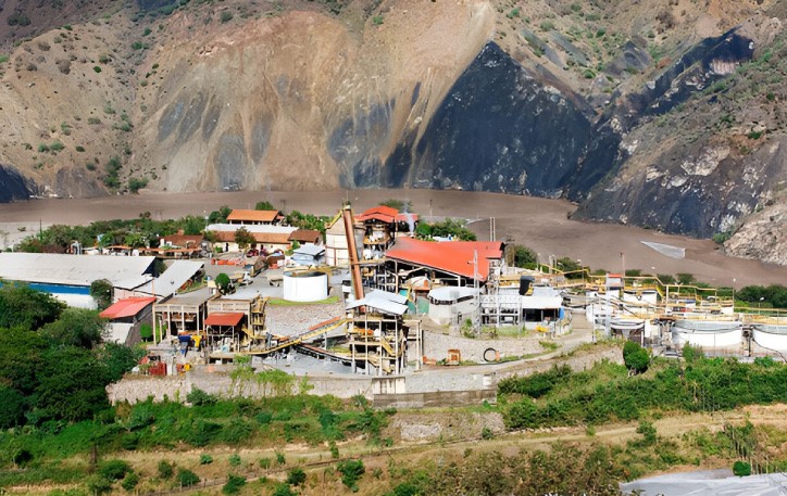 MINERA PODEROSA NO DESCARTA EXPLOTAR COBRE EN SUS FUTUROS PROYECTOS