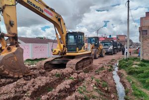 JULIACA: GOBIERNO REALIZA LABORES DE LIMPIEZA Y DESCOLMATACIÓN EN CAUCE DEL RÍO TOROCOCHA