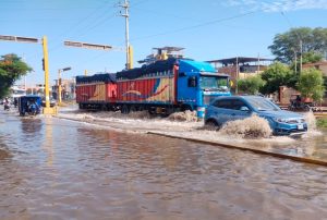 LLUVIAS INTENSAS EN PIURA CAUSAN ALERTA ROJA POR ACTIVACIÓN DE QUEBRADAS