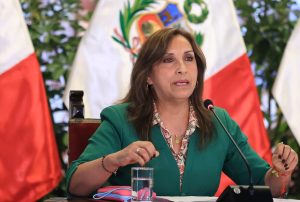 PRESIDENTA DEFIENDE SU GESTIÓN: "SI LOS PERROS LADRAN, ES SEÑAL QUE AVANZAMOS"