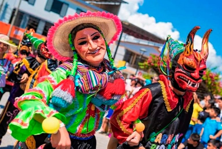 FOTÓGRAFOS DE CAJAMARCA ENFOCADOS EN CAPTAR COSTUMBRES DURANTE LOS CARNAVALES DE CAJAMARCA