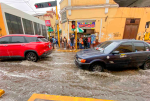 ¡ICA EN EMERGENCIA! CASAS, HOSPITALES Y COLEGIOS, LOS MÁS AFECTADOS POR LLUVIA TORRENCIAL