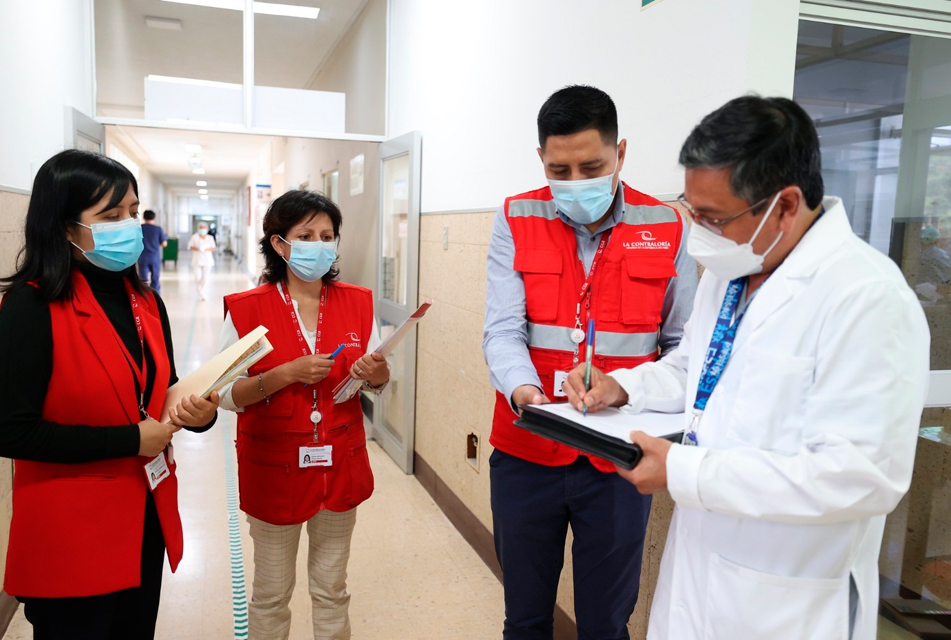 CONTRALORÍA ALERTÓ FALTA DE CONTROL Y DE PROGRAMACIÓN DE TURNOS MÉDICOS EN HOSPITALES DE ESSALUD EN OCHO REGIONES