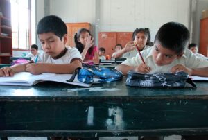 INDECOPI ORDENA A COLEGIO DE TACNA MATRICULAR A DOS HERMANOS QUE NO ESTABAN AL DÍA CON PAGOS