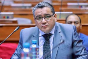 ANALISTA NO DESCARTA QUE MINISTRO SUPERE MOCIONES DE VACANCIA