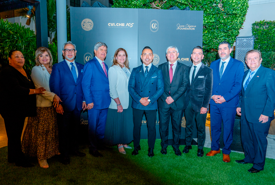 TRES GRANDES RECONOCIMIENTOS A UN EMBAJADOR DE LA GASTRONOMÍA PERUANA